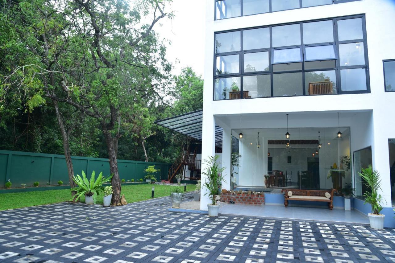 Eden Grand Hotel Dambulla Exterior photo