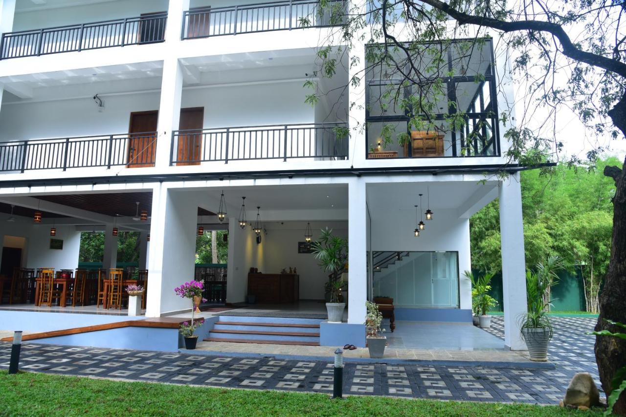Eden Grand Hotel Dambulla Exterior photo