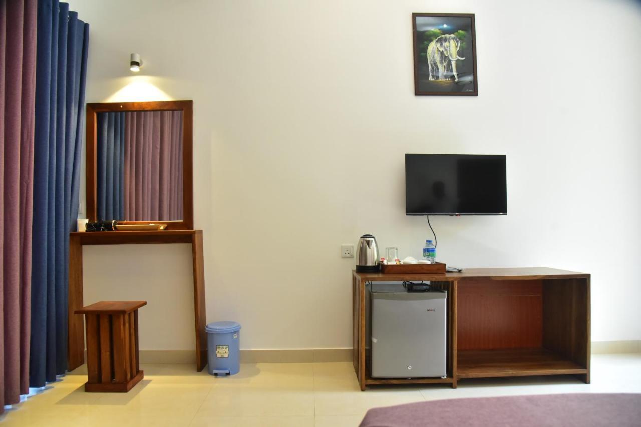 Eden Grand Hotel Dambulla Exterior photo