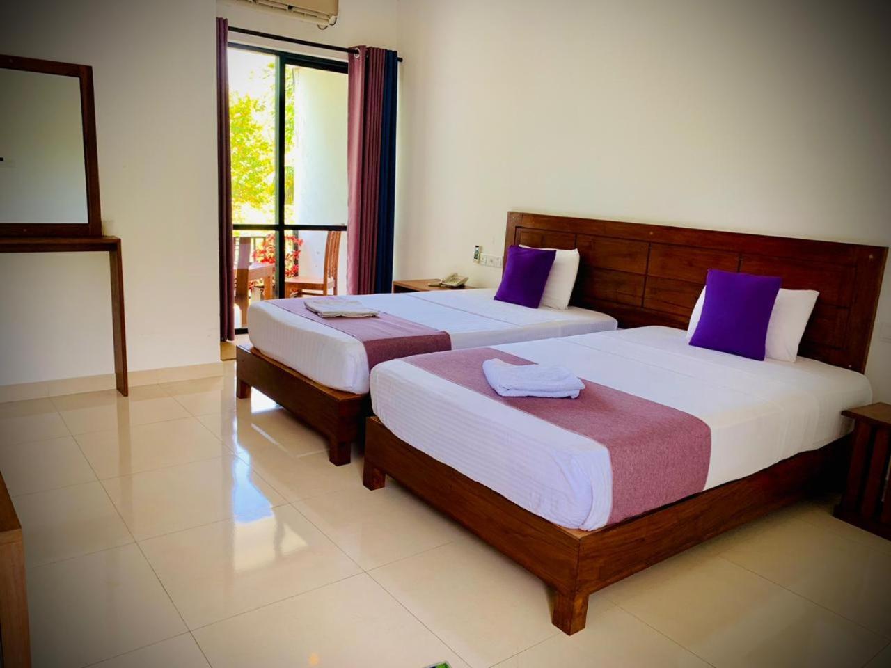 Eden Grand Hotel Dambulla Exterior photo